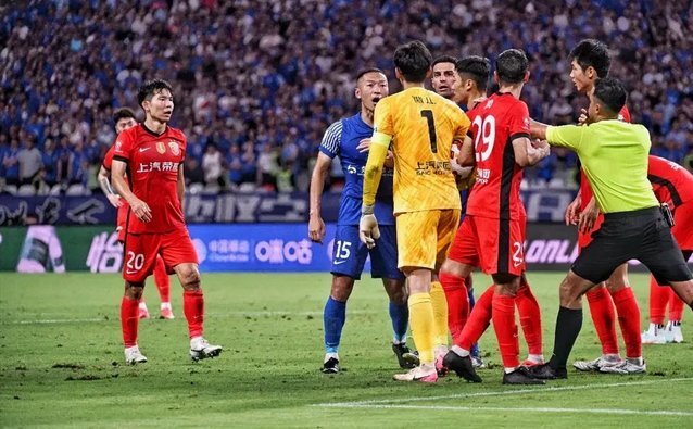 8轮6胜2平！足球报：申花队内人士表示“考验才刚刚开始”