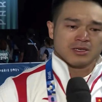 上一场小邝打止痛针在替补席待命？？？