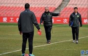 FIFA代表团参观工人体育场共话足球未来