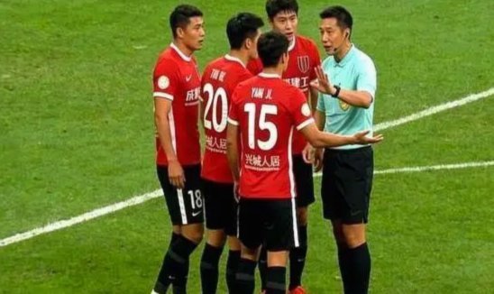 邦本宜裕远射，颜骏凌扑救不及！铁人1-0海港！