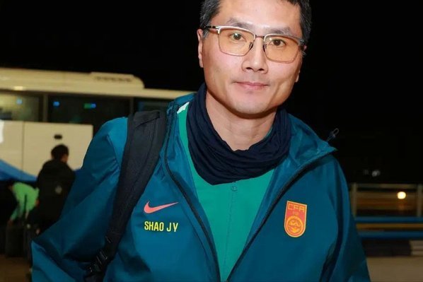 新老携手再出征中国男足对阵泰国