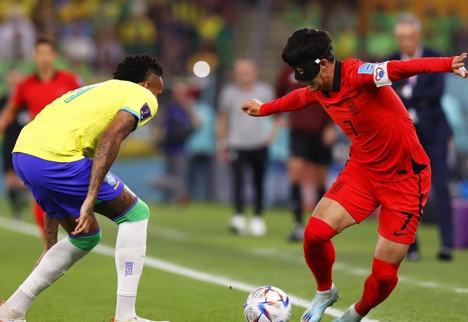 半场：墨西哥1-0南非，基尼奥内斯破门，希门尼斯失良机
