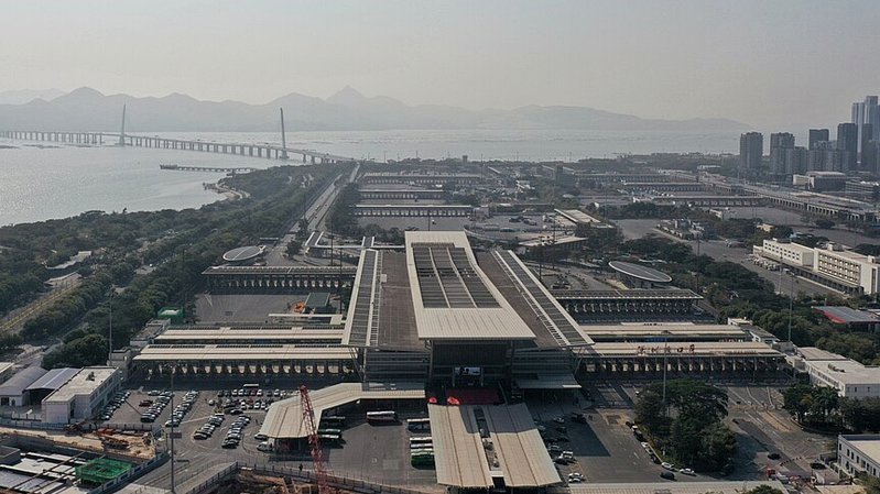 深圳新鹏城中场南松加盟青岛