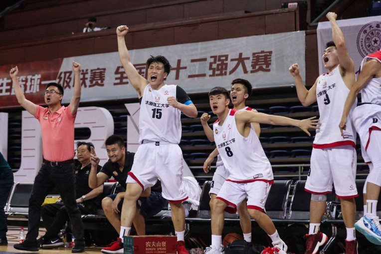 男子三大球男篮男足都大比分输给日本，看来也只有男排能赢他们了