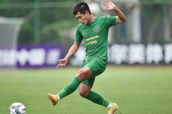 行政足球让中国足球带着镣铐前行