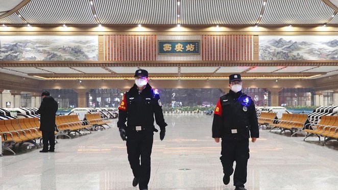 居莱尔妙传直塞，维尼修斯边路传中却被对手化解